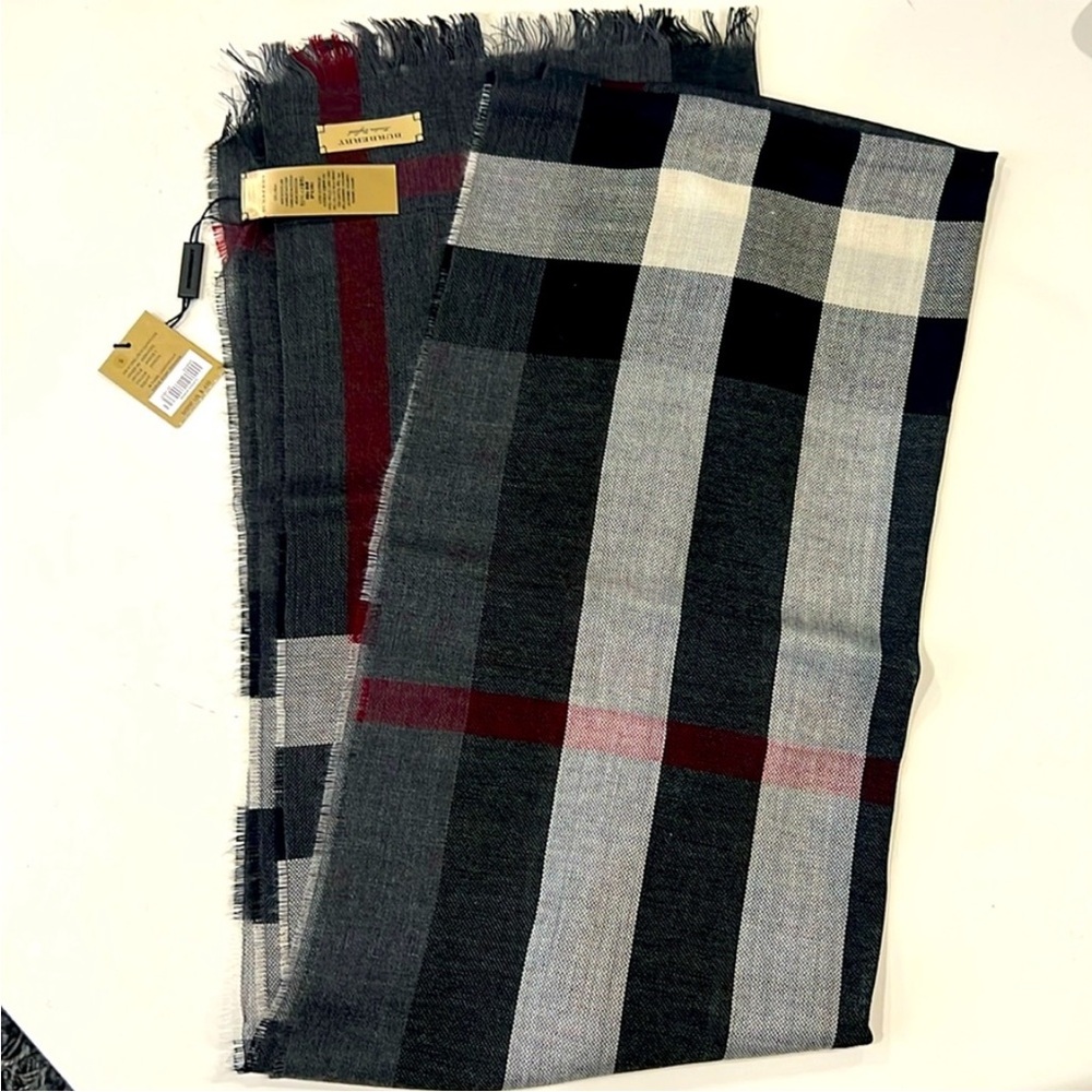 🔥🔥🔥100% Authentic Burberry Tonal Lightweight Check Scarf